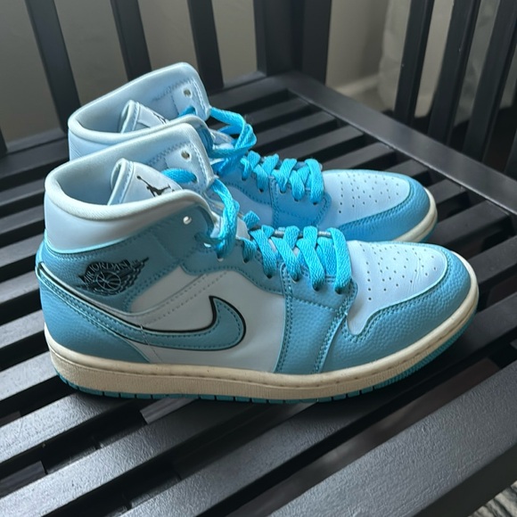 Nike Air Jordan mid-top sneaker women’s size 7.5 - Picture 1 of 4